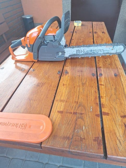 Piła motorowa spalinowa Husqvarna.