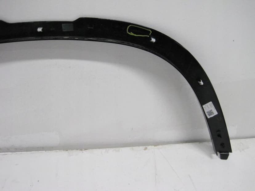 LISTWA BŁOTNIKA PRZÓD STRONA PRAWA LAND ROVER DEFENDER L8B2-16A074-BX