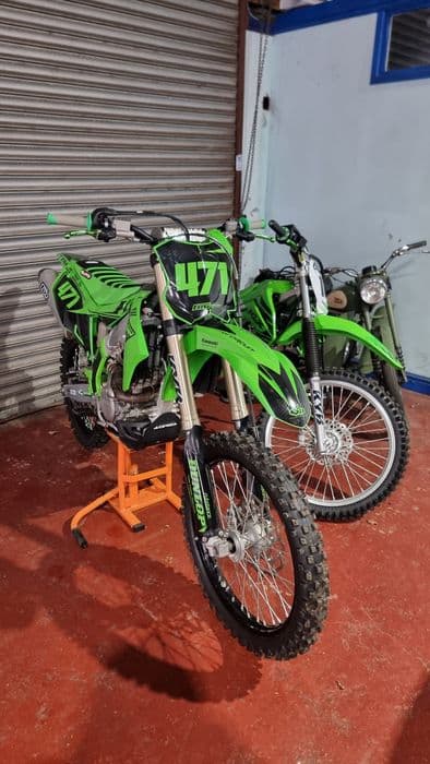 Kawasaki KXF 250 z 2022 roku. 17mtg