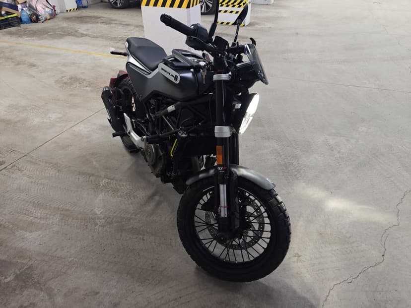 Husqvarna svartpilen 401/125#ktm#duke#390/125#kat. B