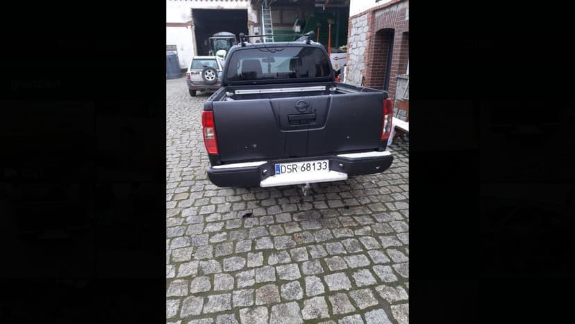 Nissan Navara/ doka / pickup 2.4 l