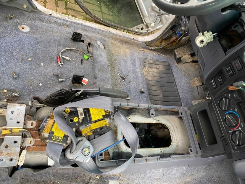 Toyota land cruiser 90 3 drzwi dywan wykładzina tył - przod europa