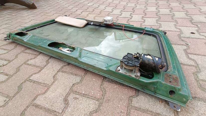 Suzuki Samurai Samuraj przednia ramka z mechanizmem wycieraczek