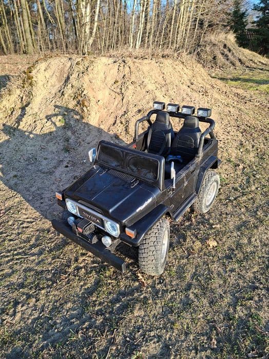 TOYOTA LAND CRUISER 4X4 2os 24V S316 czarny na akumulator