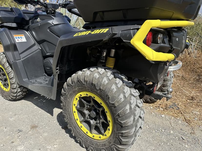 Quad can am autlander 1000 dwu osobowy przejechane ma 9800km