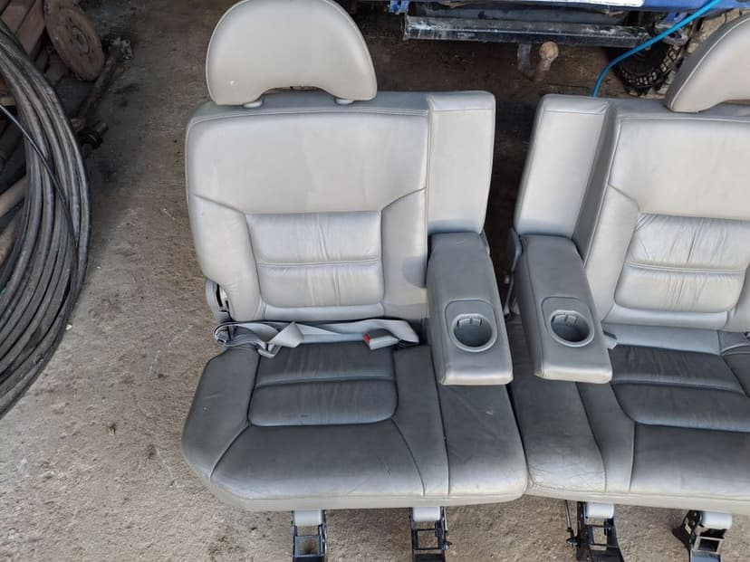 Fotele Nissan patrol gr y61 drugi rząd Stan bardzo dobry skóra