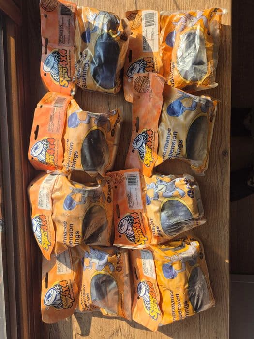 komolet silentblock wahaczy Toyota Land Cruiser LC70 gumy zawieszenia