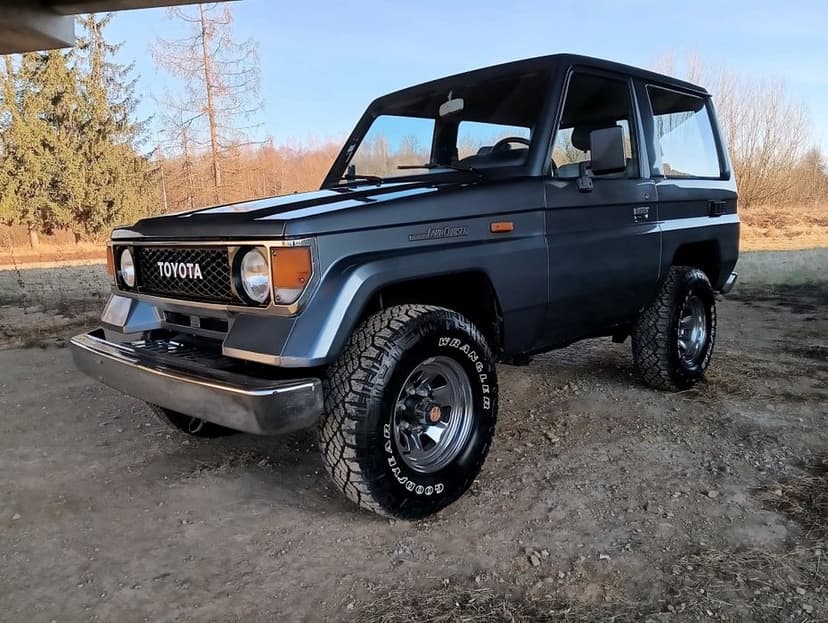 Toyota Land Cruiser lj 70