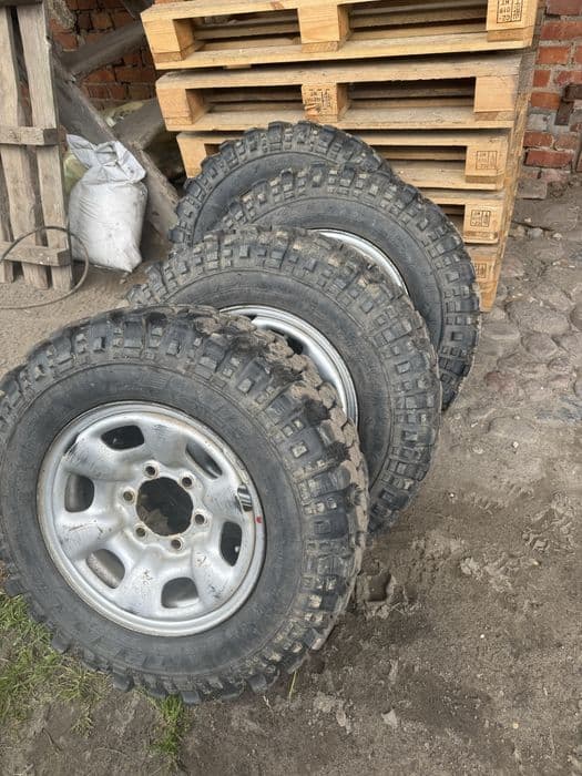 Koła toyota Hilux 235/70R15  6x139.7 komplet