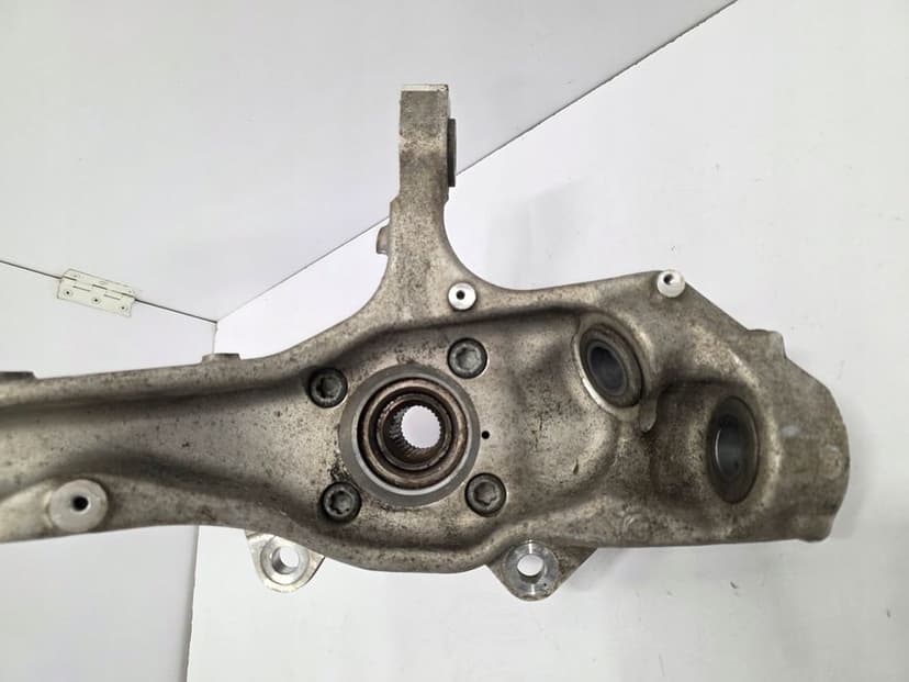 zwrotnica + piasta lewy przód land rover defender ii l663 l8b2-3k186-a