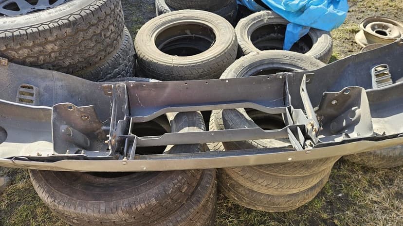 Oryginalny Przedni Zderzak Nissan Patrol Y61