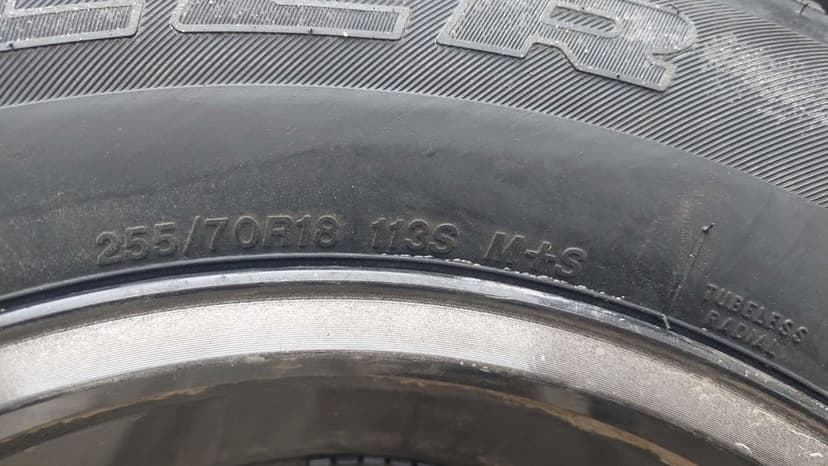 Sprzedam 5 kpl. felg z oponami do Jeep Wrangler - 255/70 R18