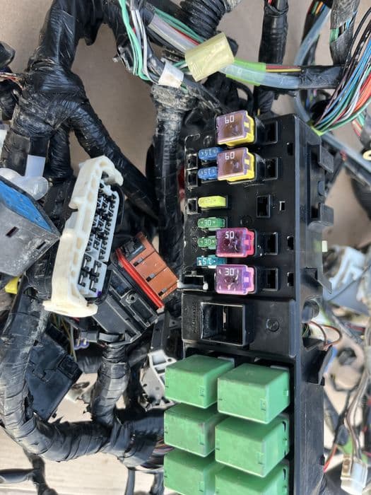 Suzuki jimny  1.5 DDIS  instalacja elektryczna czesci