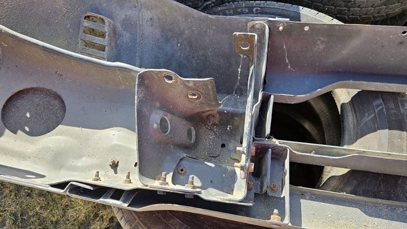 Oryginalny Przedni Zderzak Nissan Patrol Y61