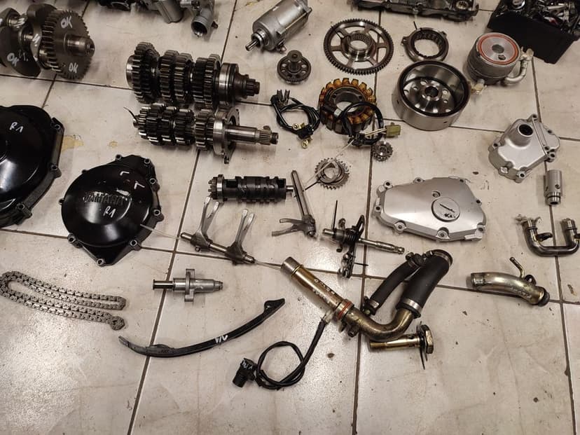 Yamaha YZF R1 RN04 00-01  silnik części wał skrzynia karter kapa 1000