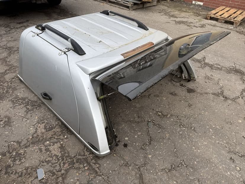 Nissan Navara D40 2010 r zabudowa hardtop