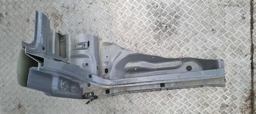 Suzuki Jimny IV 22r pas tył słupek lewy tylny karoseria