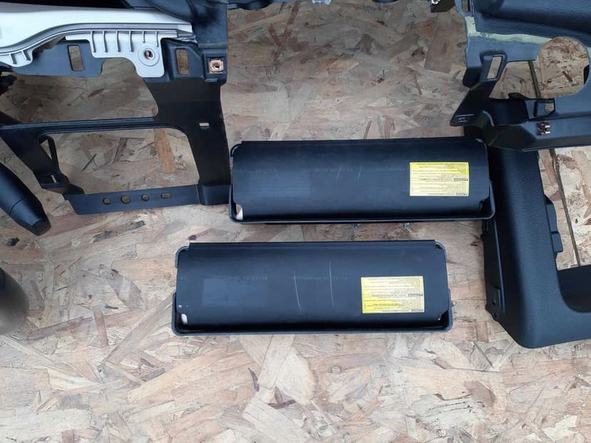 Poduszka deska konsola Jeep Cherokee KL 13-18r USA pasy oryginał