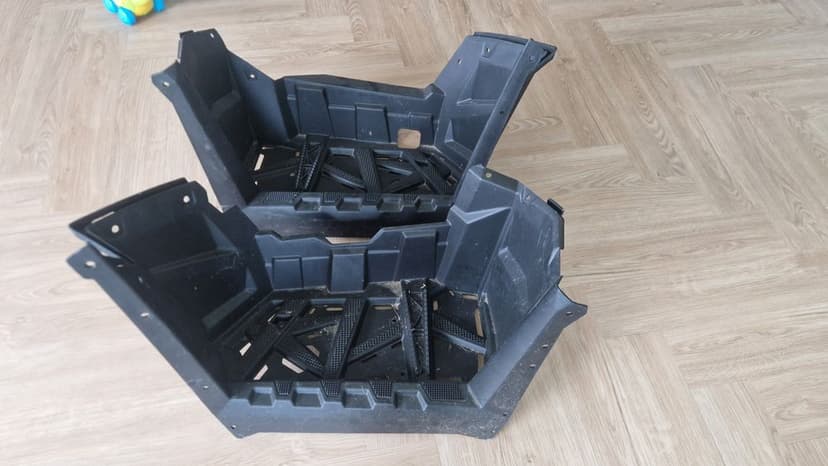 Plastiki polaris scrambler 1000S Nowe