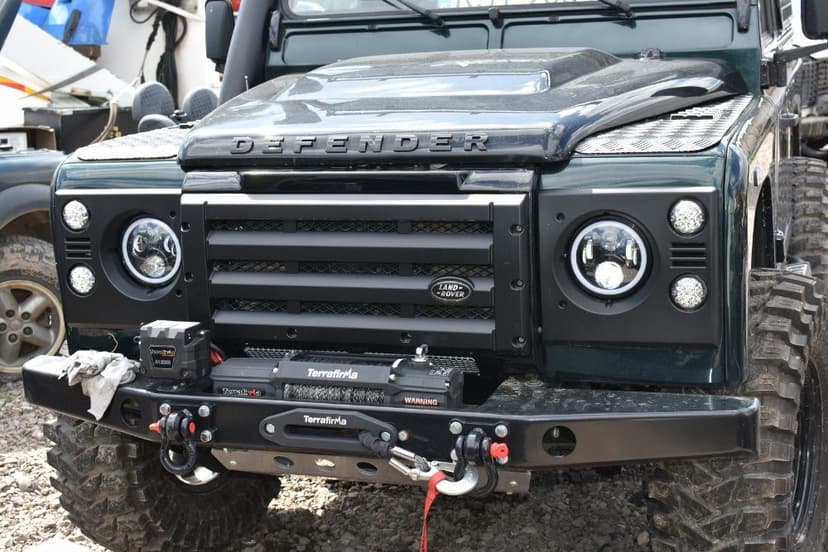 Przekładka Land Rover Defender UK na EU Części + Usługa