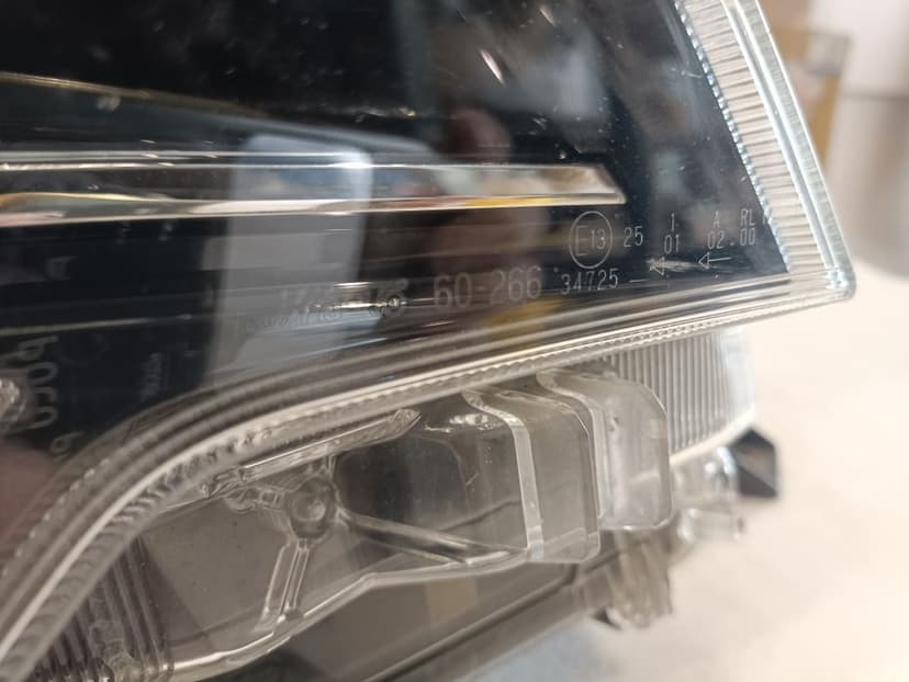 Toyota land Cruiser 150 lift reflektor przedni prawy przód lampa full