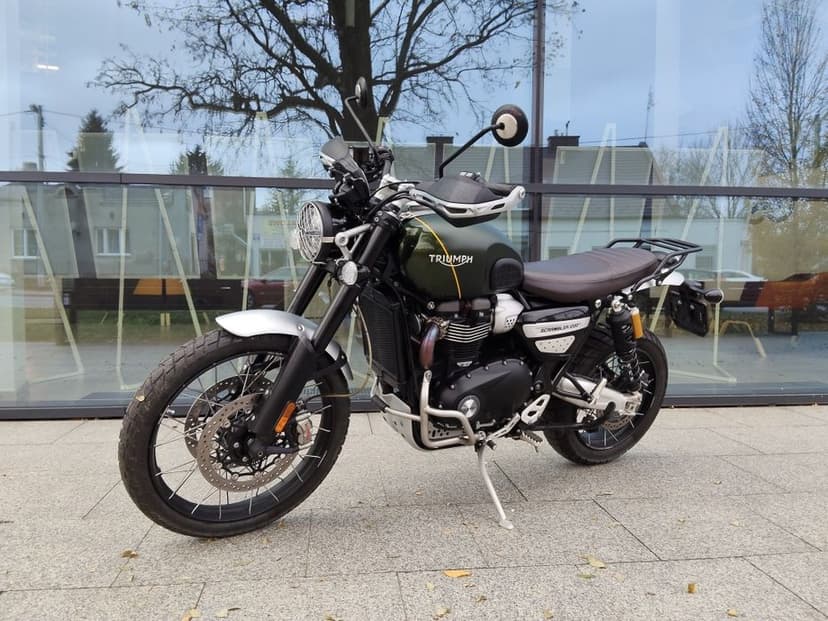 Triumph Scrambler 1200 XC że 900 Street