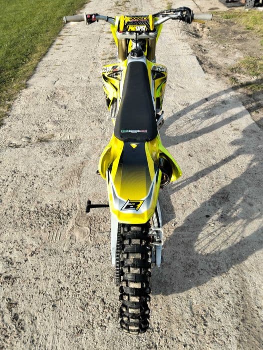 Cross Suzuki RMZ 450 - Mocny, gotowy do jazdy