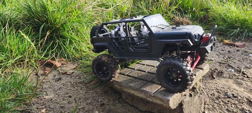 Model zdalnie sterowany MN 128 Jeep Wrangler