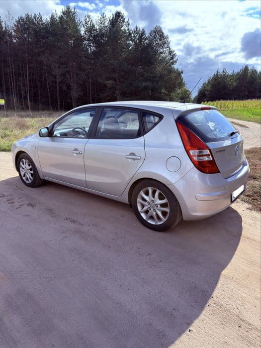 Hyundai i30 2.0 benzyna 143km, nowe opony lato/zima