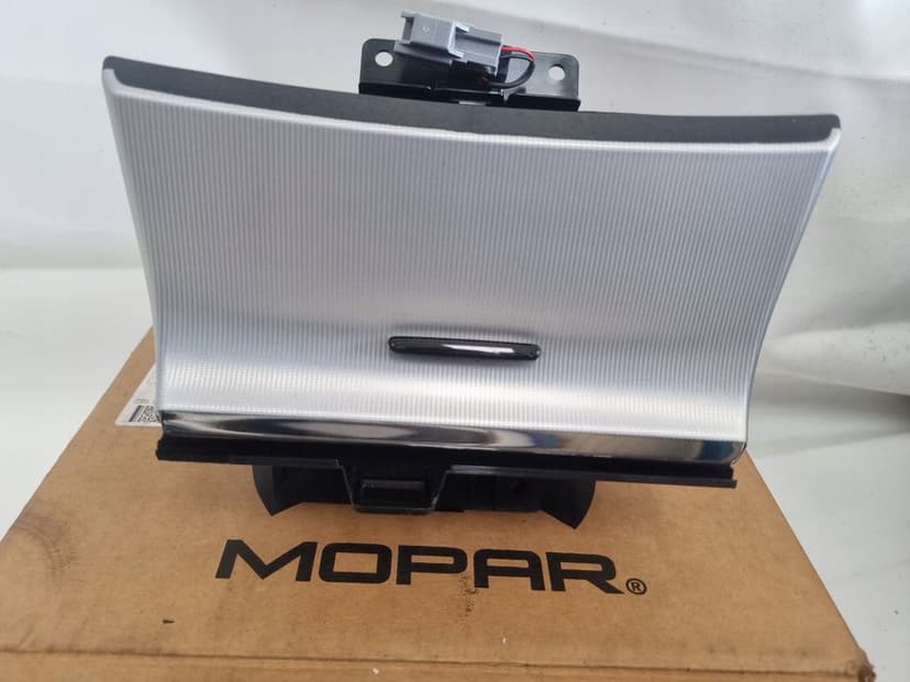 jeep grand cherokee wk2 schowek mopar