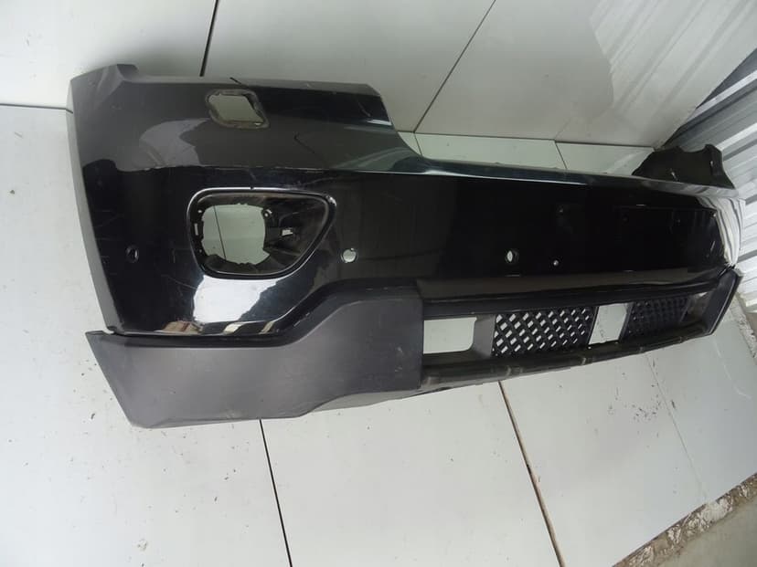 jeep cherokee wk2 10- zderzak przód oryginał