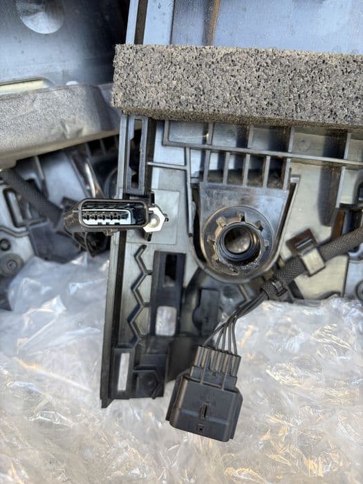 land rover defender lampy tył L663 komplet