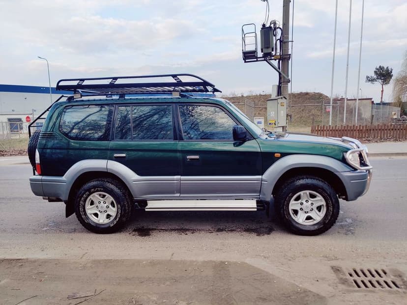 Toyota Land Cruiser 90