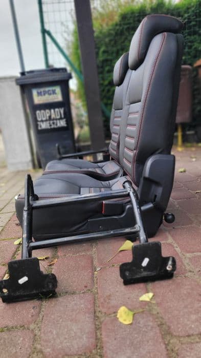 Fotele lewy prawy 3 rzad LAND ROVER DEFENDER 2007-14