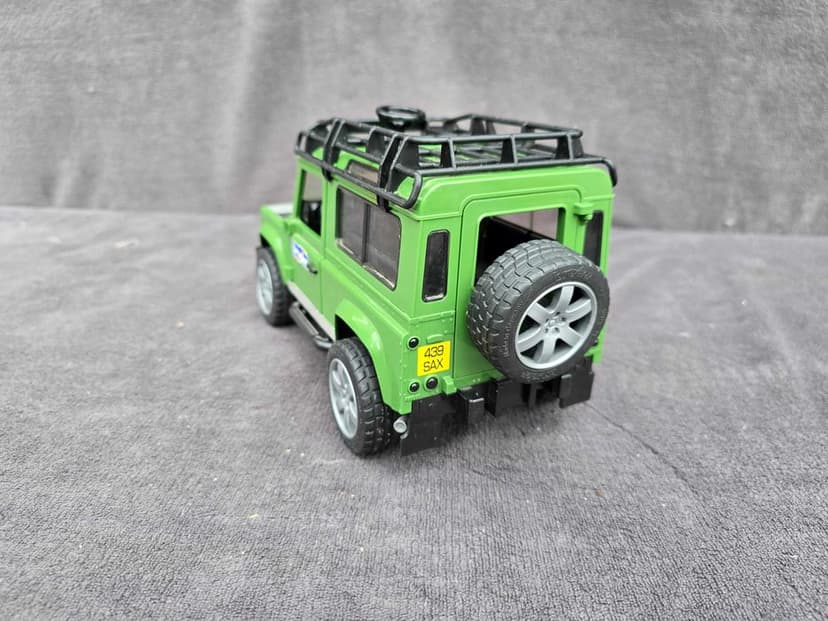 Bruder Land Rover Defender