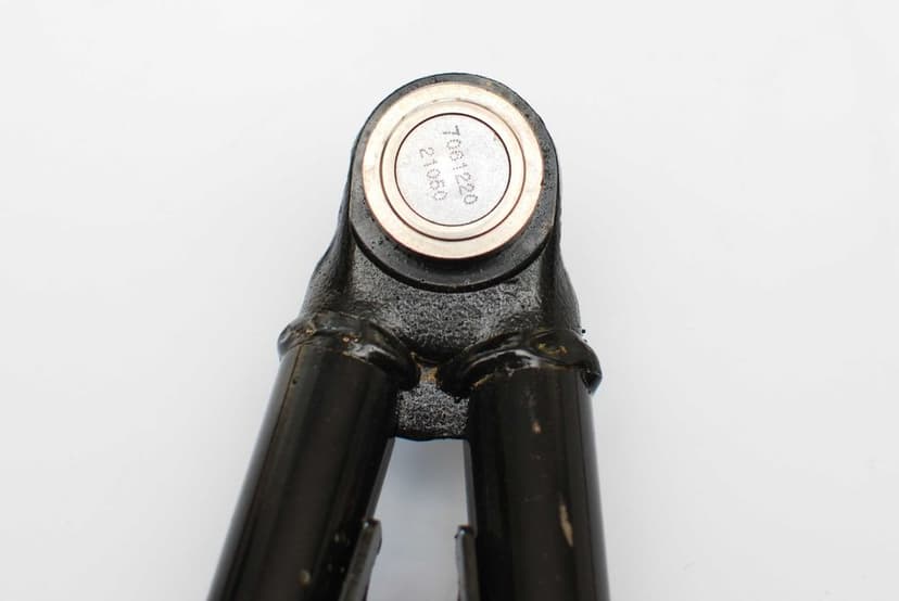 Polaris SCRAMBLER SPORTSMAN - wahacz przedni górny lewy - KOMPLETNY