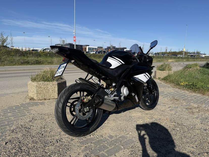 YAMAHA YZF-R125 / Świetny Stan! / Bardzo Zadbana! / Doinwestowana! / Świeżo po serwisie! / kat.B