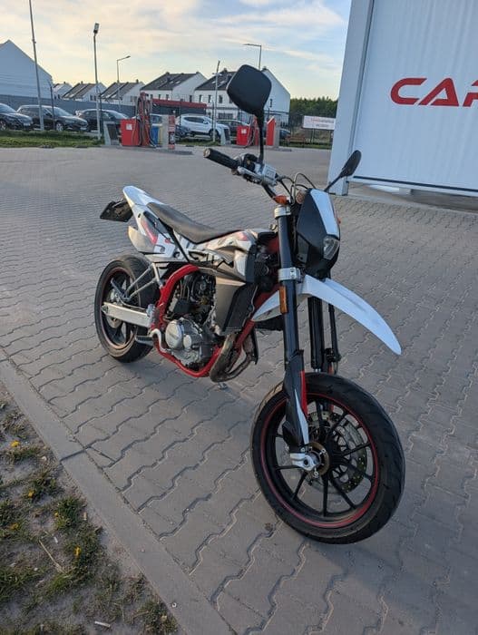 SWM SM 125-R – Włoskie Supermoto (Technologia Husqvarna!) | Kat. B / A1