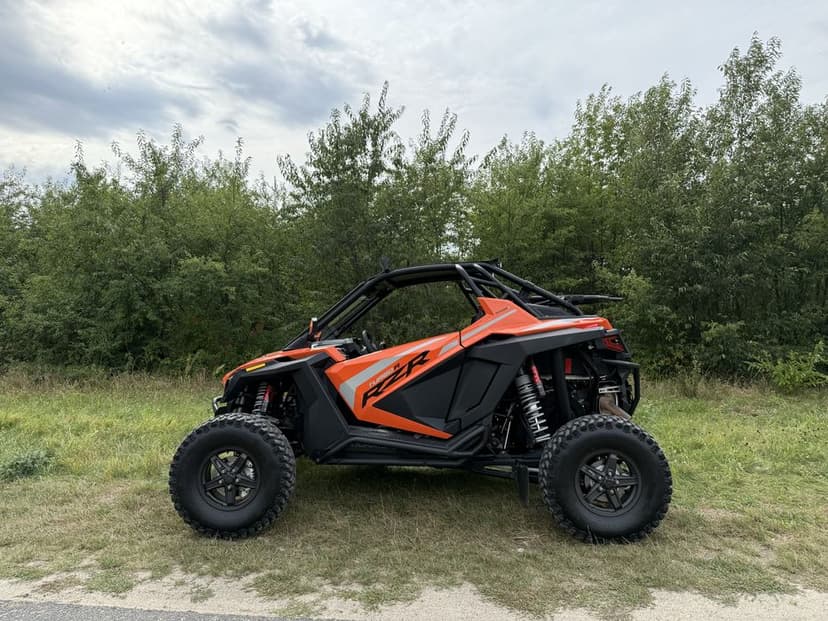 Buggy Polaris RZR TURBO X 2023