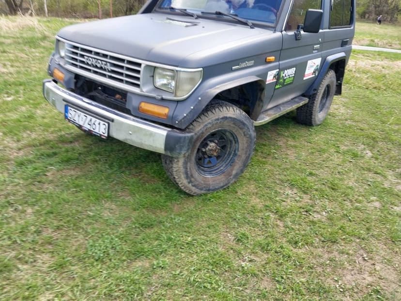 Toyota land cruiser 70