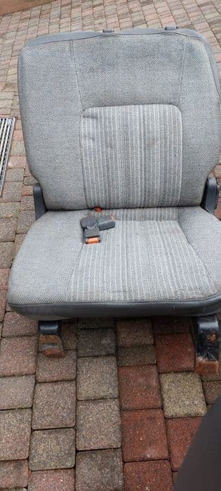 Fotele nissan patrol y60