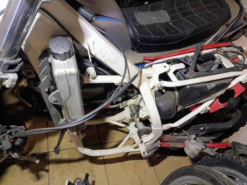 Beta RR 50 rama z dokumentami czesci