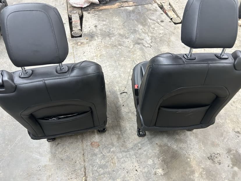 JEEP Wrangler JL-JK fotele przód 5 D