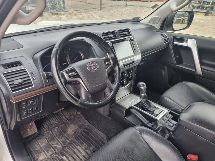 Toyota Land Cruise 2.8 D-4D Invicible 7 osobowy