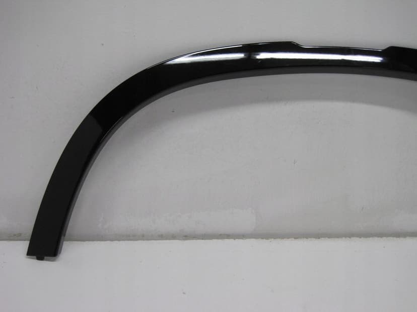 LISTWA BŁOTNIKA LEWA PRZEDNIA LAND ROVER DEFENDER L8B216A075BB