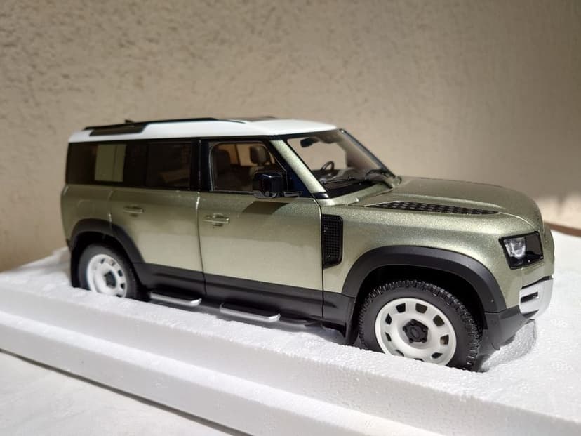 Model Land Rover Defender  1:18
