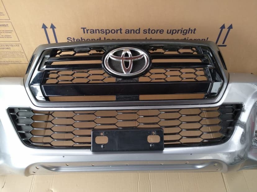 Toyota Hilux VIII Lift Zderzak Atrapa 17-21
