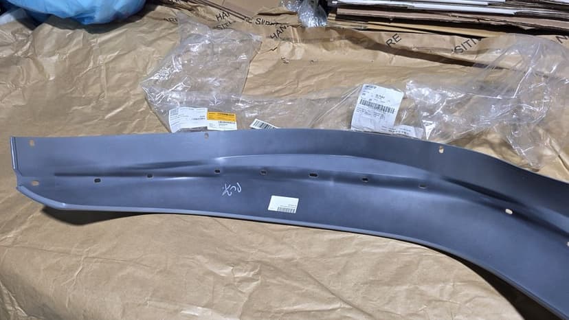 Listwa nakładka błotnika prawy przód land rover defender 3 III lift 07-16 nowa oryginał