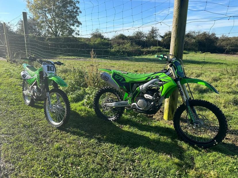 Kawasaki KXF 250 z 2022 roku. 17mtg