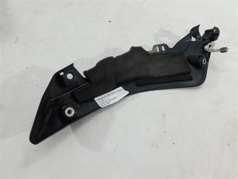 PLASTIK WYPEŁNIENIE OWIEWKA YAMAHA YZF-R1M RN32 15-20 U-11 2CR2836E0000